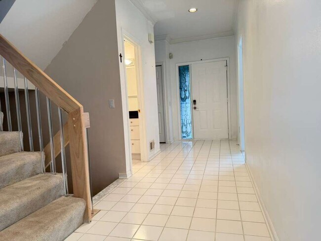 Building Photo - 1154 Bluebird Dr