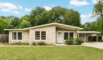 Building Photo - 11504 Oakwood Dr