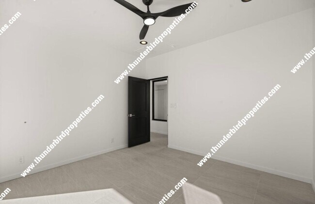 Building Photo - Living on top of the world in Corrales!!!! Look at these views!!!!