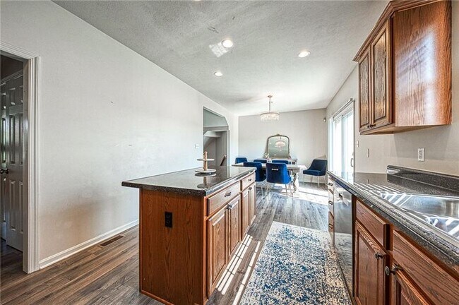 Building Photo - 332 Marshall Heights Dr