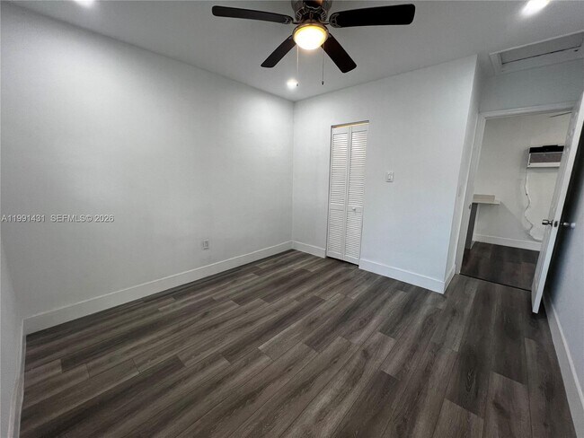 Building Photo - 550 SW 16th Ave