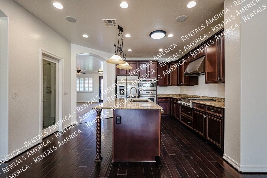Building Photo - 613 W San Carlos Way