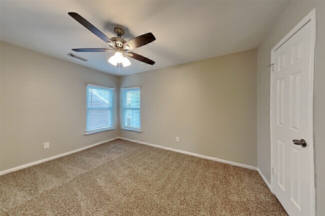 Building Photo - 18150 River Sage Dr