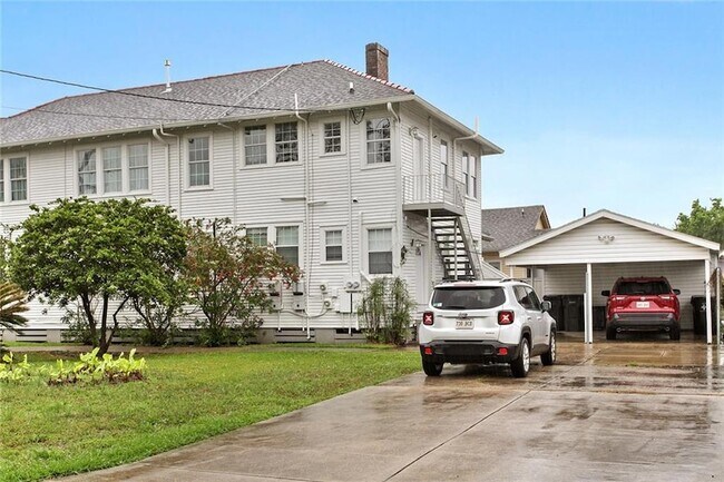 Building Photo - 3428 Delachaise St