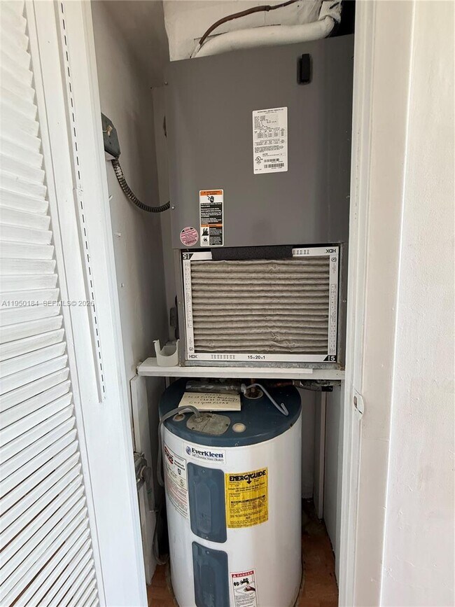 Building Photo - 8135 Sunrise Lakes Blvd