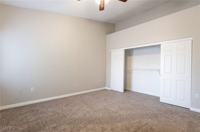 Building Photo - 3925 Lazy Pine St