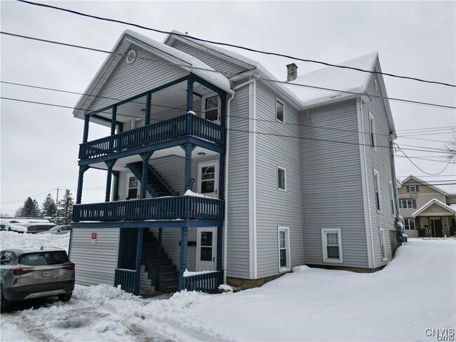 Building Photo - 102-104-104 N Helmer Ave