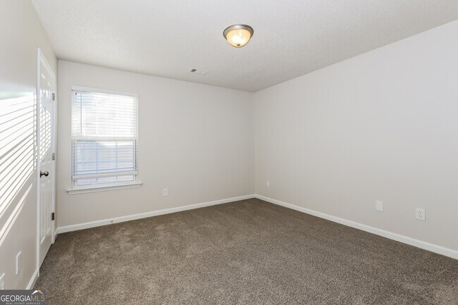 Building Photo - 1924 Simmons Ln