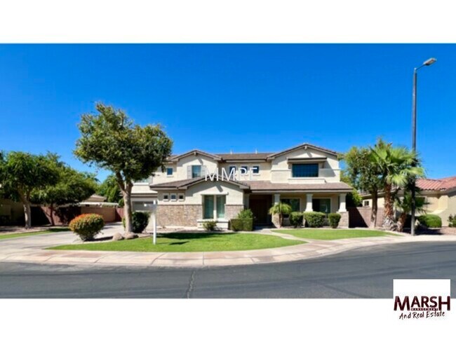 Primary Photo - Exceptional 5 bedroom home with fenced poo...