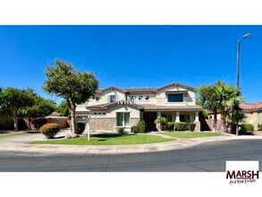 Building Photo - Exceptional 5 bedroom home with fenced poo...