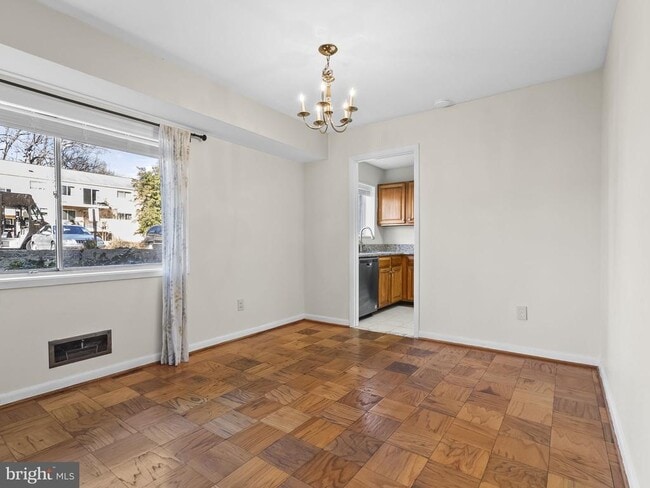 Building Photo - 10613 Montrose Ave