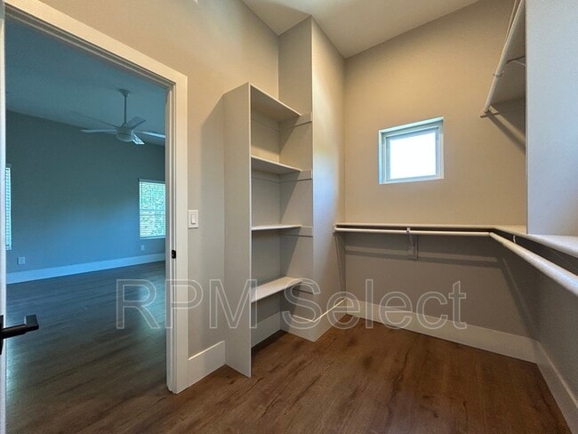 Building Photo - 519 8th St