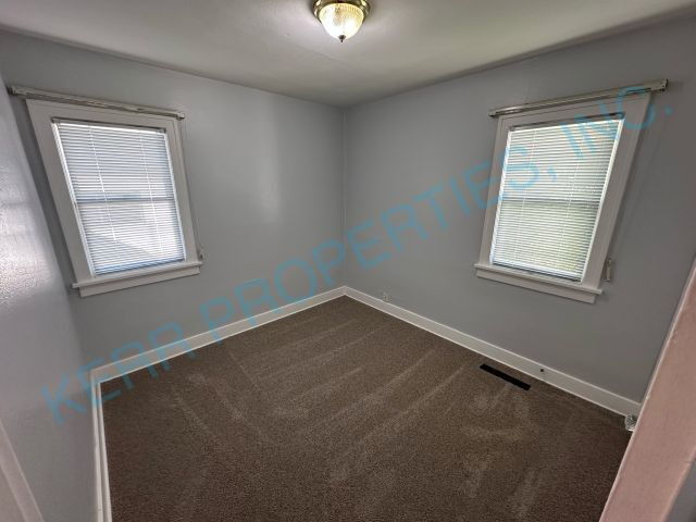 Building Photo - FREE RENT! Charming 3-Bedroom Retreat in P...