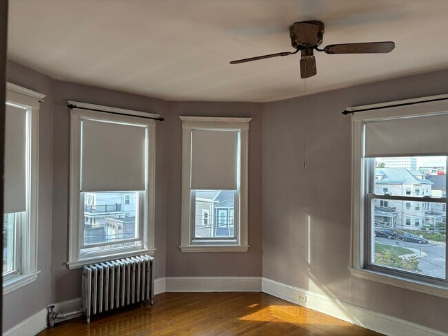 Building Photo - 87 Murdock St