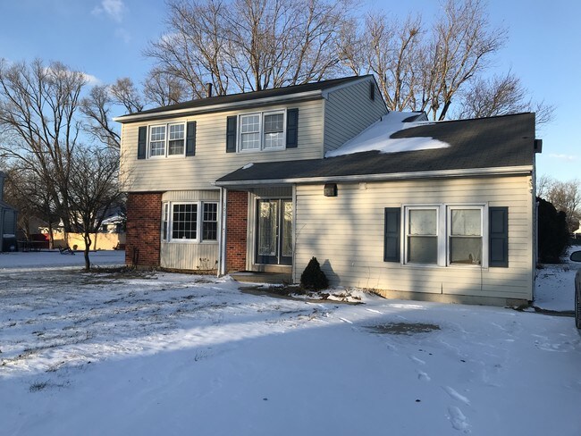 Primary Photo - 101 Golden Dr