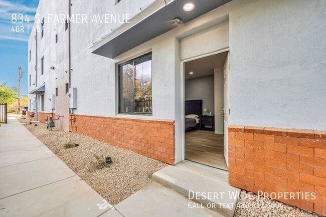 Building Photo - 834 S Farmer Ave