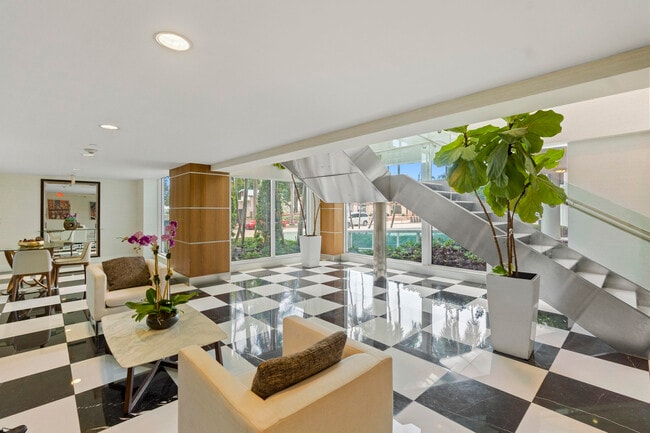 Building Photo - 1800 N Bayshore Dr