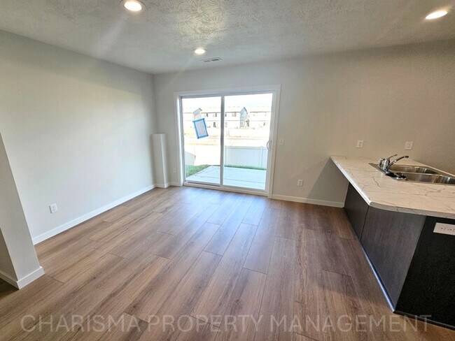 Building Photo - Tunis Drive Townhomes