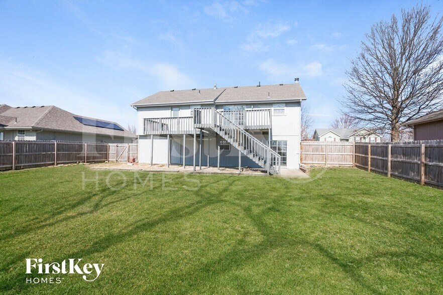 Building Photo - 1603 Roberta Dr