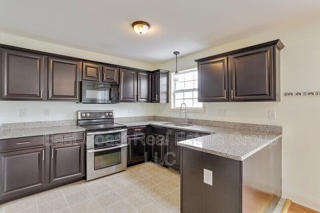 Building Photo - 38 Envy Ct