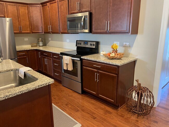 Building Photo - Three Bedroom Townhouse in Westport/Denver