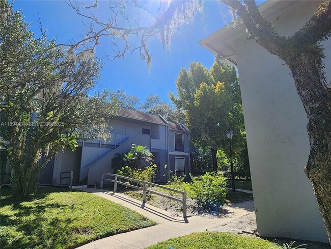 Building Photo - 10 Sheoah Blvd