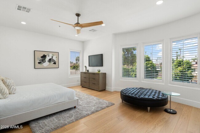 Building Photo - 7471 E Sunnyvale Dr