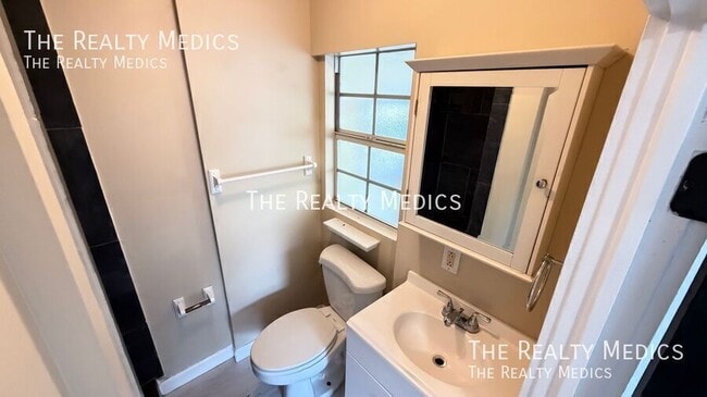 Building Photo - 35 Hill Ave