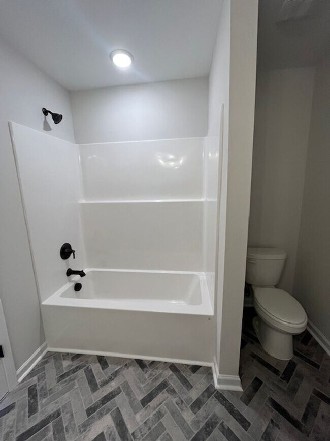 Building Photo - 8405 Paramount Point