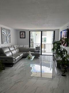 Building Photo - 9686 Fontainebleau Blvd