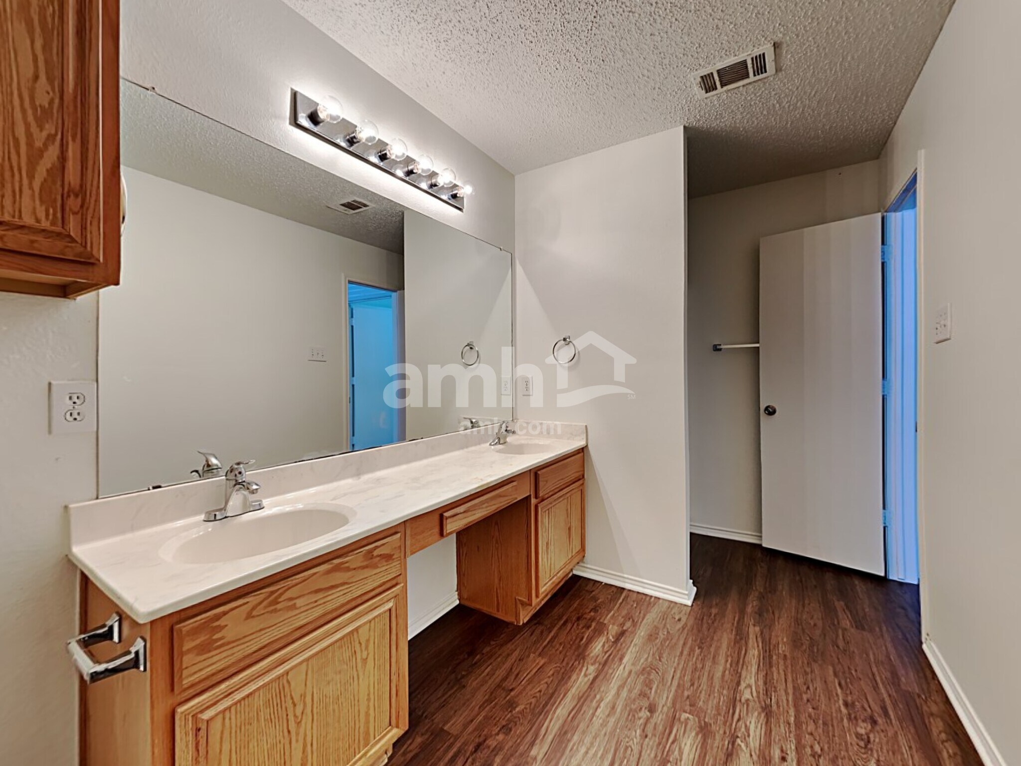 Building Photo - 816 Meadowlark Dr
