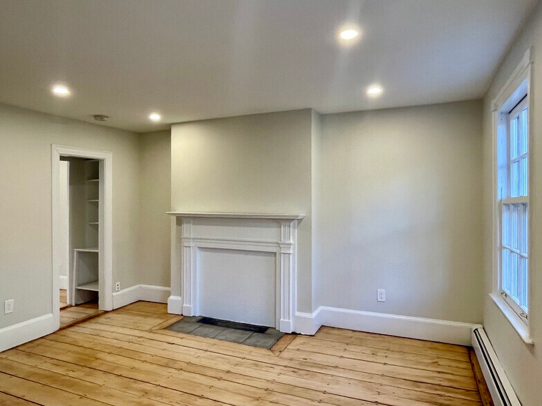 Building Photo - 42 Fayette St