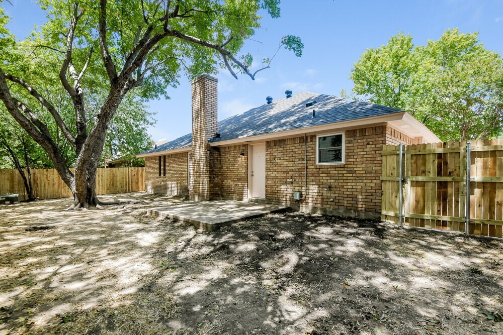 Building Photo - 1913 Green Willow Dr