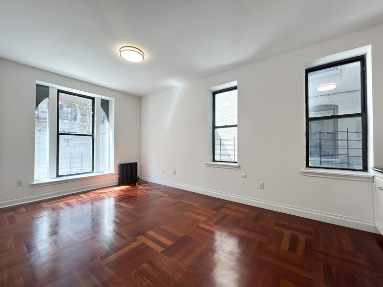 Building Photo - 605 W 137th St