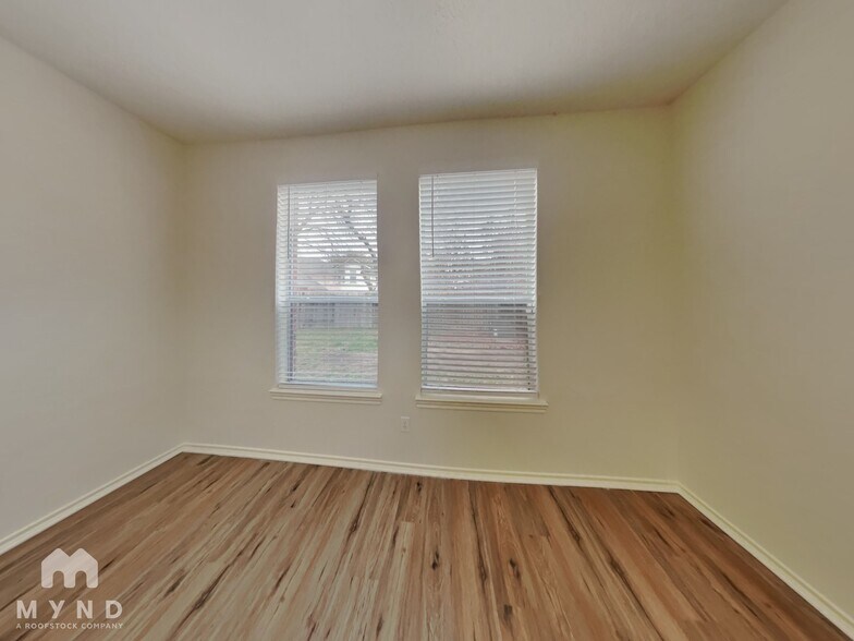 Building Photo - 4914 Forest Hurst Dr