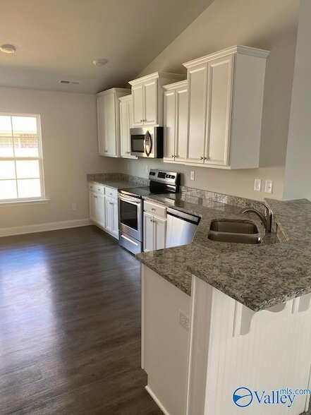 Building Photo - 121 Sorrelweed Dr