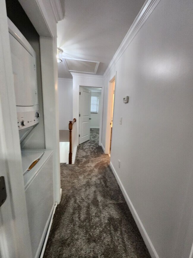 Building Photo - 2 Bedroom Condo in Midwood