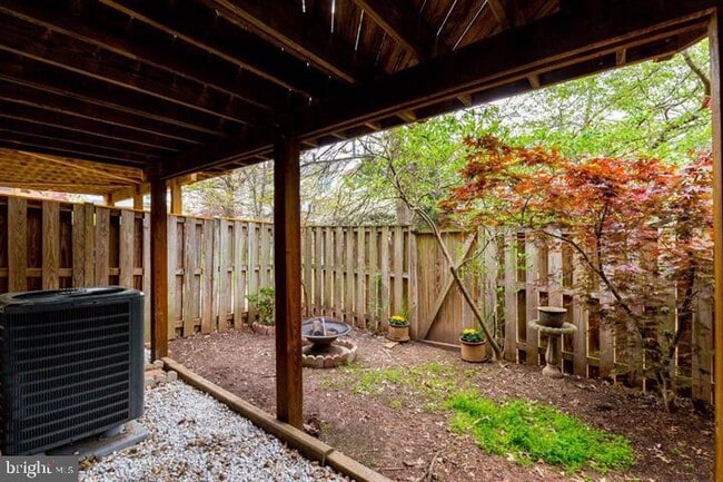 Building Photo - 21186 Winding Brook Square