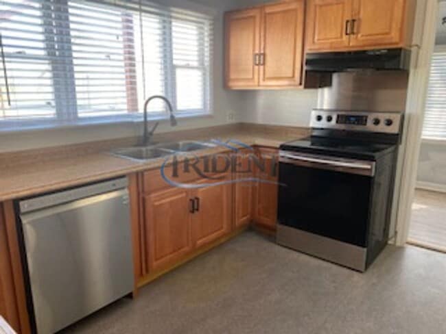 Building Photo - Country Home with Shop