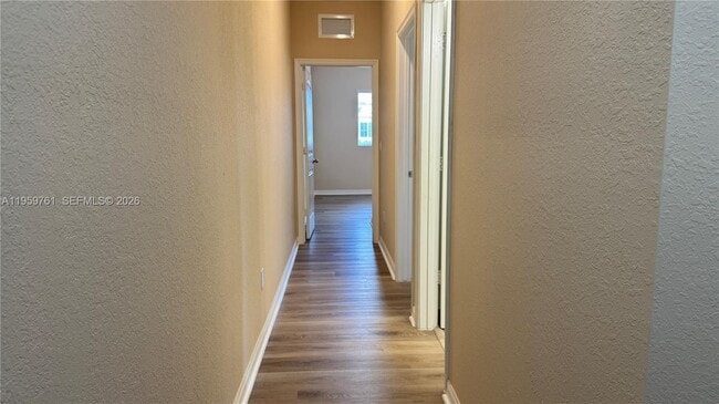 Building Photo - 1121 Vermilion Dr