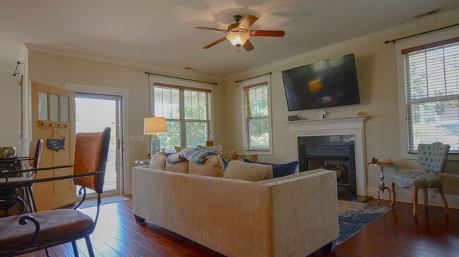 Building Photo - Cozy 3 Bedroom, 2 Bath, Fenced in Backyard in the Neighborhoods of Holly Ridge