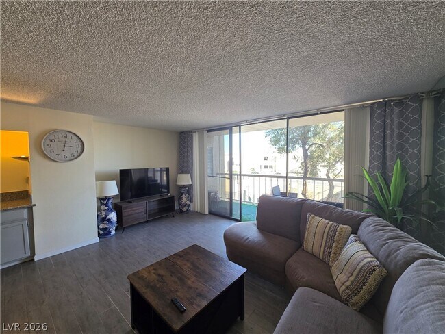 Building Photo - 750 S Royal Crest Cir