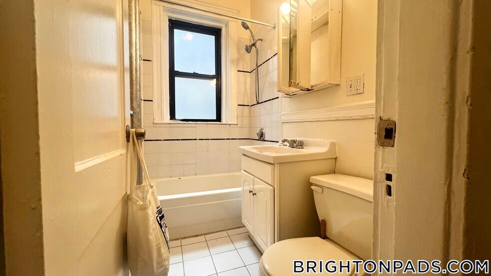 Building Photo - 313 Allston St