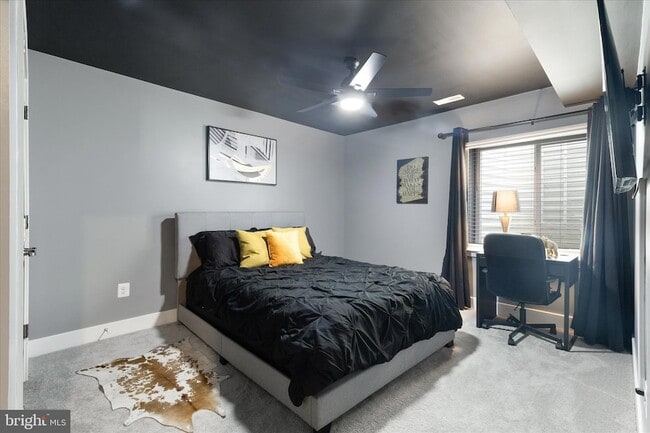Building Photo - 5680 Lewis Carroll Dr