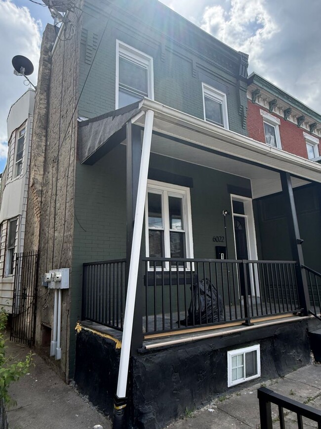 Building Photo - 6022 Pine St