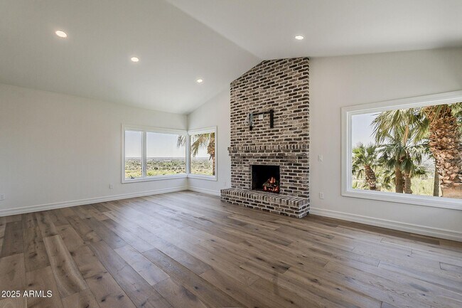 Building Photo - 5654 E Mesquite Ln