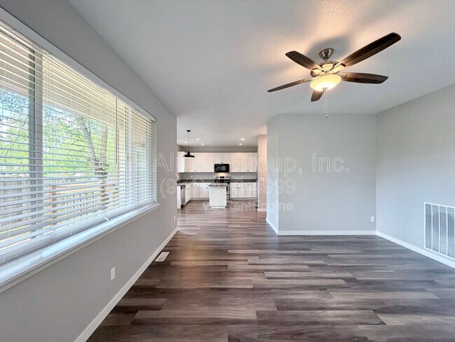 Building Photo - 5847 SW Coventry Pl