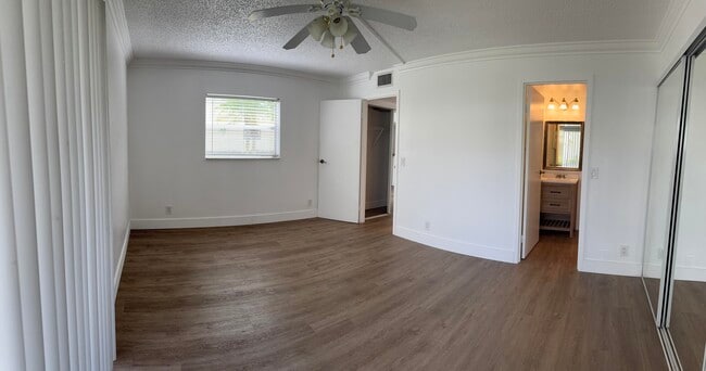 Building Photo - 103 Saxony C