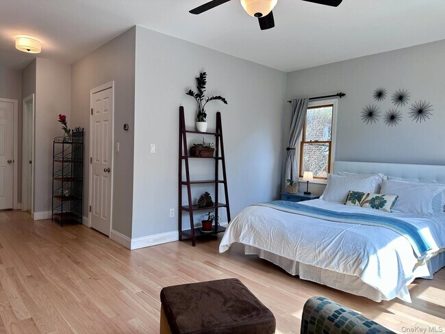 Building Photo - 322 E Beech St