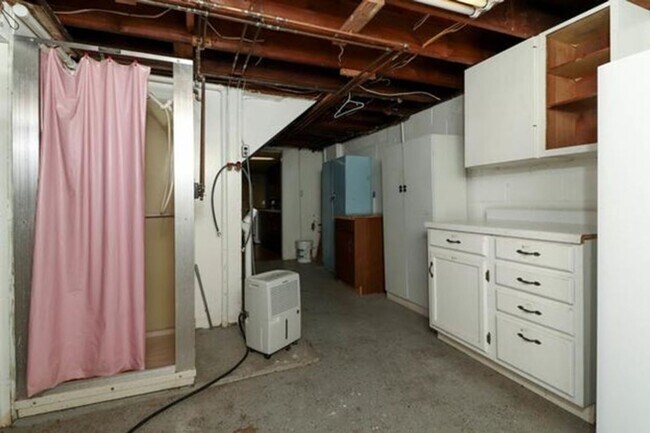 Building Photo - Spacious 3-Bedroom Home with Oversized Gar...